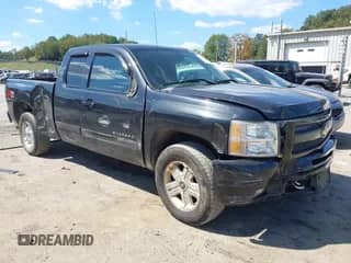 2010 Chevrolet Silverado 1500 LT с VIN 1GCSKSE39AZ106462, выставлен на аукционе IAAI как лот 43202752 с пробегом 181 554 миль миль и . История ставок и продаж доступна на DreamBid. Изображение 1.