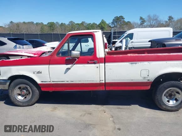 ✅ 1989 Ford F-150 • VIN: 1FTEF15N0KNA13478 • Lot: 41813627. Wystawiony na IAAI z przebiegiem 414 233 mil. Bezpłatny archiwum sprzedaży aukcyjnych z USA i szczegółowy raport historii pojazdu na DreamBid. Zdjęcie 13.