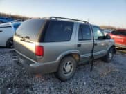 ✅ 2001 Chevrolet Blazer LT • VIN: 1GNDT13W51K261555 • Lot: 88991005. Wystawiony na Copart z przebiegiem 235 706 mil. Bezpłatny archiwum sprzedaży aukcyjnych z USA i szczegółowy raport historii pojazdu na DreamBid. Zdjęcie 3.