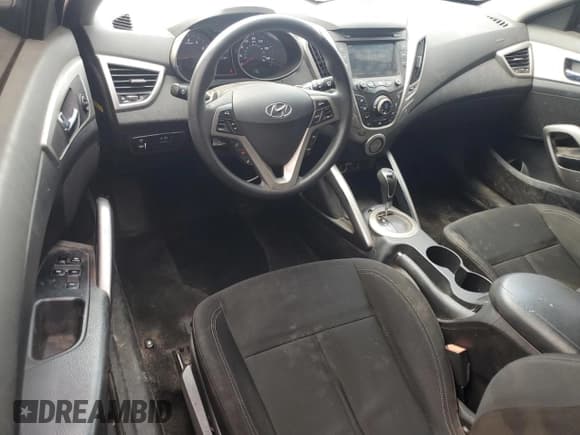 ✅ 2016 Hyundai Veloster • VIN: KMHTC6AD6GU274469 • Lot: 58818305. Wystawiony na Copart z przebiegiem 89 418 mil. Bezpłatny archiwum sprzedaży aukcyjnych z USA i szczegółowy raport historii pojazdu na DreamBid. Zdjęcie 8.