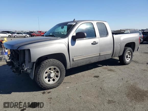 ✅ 2013 Chevrolet Silverado 1500 LS • VIN: 1GCRCREA8DZ163453 • Lot: 72453814. Listed on Copart with 127,050 mi. Free auction sales archive from the USA and detailed vehicle history report at DreamBid. Image 1.