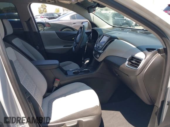 ✅ 2022 Chevrolet Equinox LS • VIN: 2GNAXHEV1N6102500 • Lot: 43010662. Listed on IAAI with 30,131 mi. Free auction sales archive from the USA and detailed vehicle history report at DreamBid. Image 5.