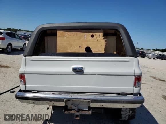 ✅ 1990 GMC Jimmy • VIN: 1GKEV18K4LF509467 • Lot: 52405495. Wystawiony na Copart z przebiegiem 409 007 mil. Bezpłatny archiwum sprzedaży aukcyjnych z USA i szczegółowy raport historii pojazdu na DreamBid. Zdjęcie 6.