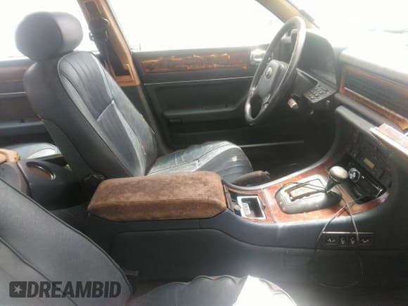 ✅ 1988 Jaguar XJ • VIN: SAJHV1648JC540850 • Lot: 42548351. Wystawiony na IAAI z przebiegiem 124 005 mil. Bezpłatny archiwum sprzedaży aukcyjnych z USA i szczegółowy raport historii pojazdu na DreamBid. Zdjęcie 5.