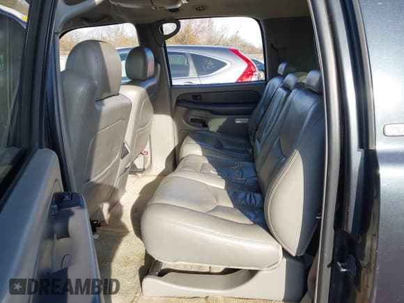✅ 2003 Chevrolet Suburban LS • VIN: 1GNFK16Z13J341655 • Lot: 43602550. Listed on IAAI with 268,434 mi. Free auction sales archive from the USA and detailed vehicle history report at DreamBid. Image 5.