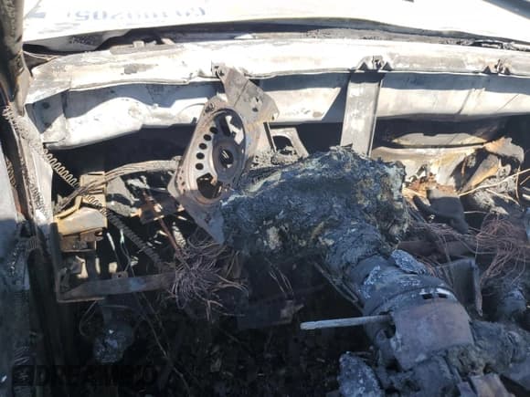 ✅ 1993 GMC Sierra 1500 • VIN: 1GTGC39N9PE540336 • Lot: 69100205. Wystawiony na Copart z przebiegiem Nie podano. Bezpłatny archiwum sprzedaży aukcyjnych z USA i szczegółowy raport historii pojazdu na DreamBid. Zdjęcie 9.