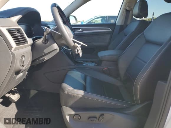 ✅ 2023 Volkswagen Atlas SE • VIN: 1V2JR2CA1PC545772 • Lot: 89909025. Wystawiony na Copart z przebiegiem 29 181 mil. Bezpłatny archiwum sprzedaży aukcyjnych z USA i szczegółowy raport historii pojazdu na DreamBid. Zdjęcie 7.