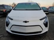 ✅ 2023 Chevrolet Bolt EV 2LT • VIN: 1G1FX6S06P4162152 • Lot: 42175755. Wystawiony na Copart z przebiegiem Nie podano. Bezpłatny archiwum sprzedaży aukcyjnych z USA i szczegółowy raport historii pojazdu na DreamBid. Zdjęcie 5.