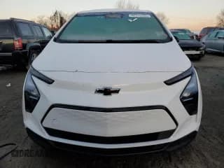 ✅ 2023 Chevrolet Bolt EV 2LT • VIN: 1G1FX6S06P4162152 • Lot: 42175755. Wystawiony na Copart z przebiegiem Nie podano. Bezpłatny archiwum sprzedaży aukcyjnych z USA i szczegółowy raport historii pojazdu na DreamBid. Zdjęcie 5.