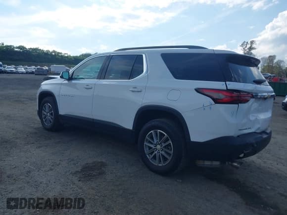 ✅ 2022 Chevrolet Traverse LT • VIN: 1GNEVHKW5NJ162836 • Lot: 43004045. Wystawiony na IAAI z przebiegiem 45 457 mil. Bezpłatny archiwum sprzedaży aukcyjnych z USA i szczegółowy raport historii pojazdu na DreamBid. Zdjęcie 3.