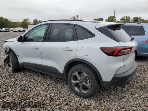 ✅ 2025 Ford Escape ST-Line Select • VIN: 1FMCU9NA4SUA74925 • Lot: 90024915. Wystawiony na Copart z przebiegiem 19 910 mil. Bezpłatny archiwum sprzedaży aukcyjnych z USA i szczegółowy raport historii pojazdu na DreamBid. Zdjęcie 2.