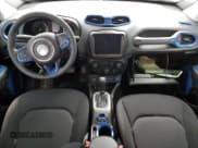 ✅ 2022 Jeep Renegade Sport • VIN: ZACNJDA13NPN64368 • Lot: 61353555. Wystawiony na Copart z przebiegiem Nie podano. Bezpłatny archiwum sprzedaży aukcyjnych z USA i szczegółowy raport historii pojazdu na DreamBid. Zdjęcie 8.