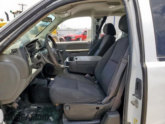 ✅ 2013 Chevrolet Silverado 2500HD Work Truck • VIN: 1GC2KVCGXDZ297742 • Lot: 59491095. Wystawiony na Copart z przebiegiem 158 449 mil. Bezpłatny archiwum sprzedaży aukcyjnych z USA i szczegółowy raport historii pojazdu na DreamBid. Zdjęcie 7.