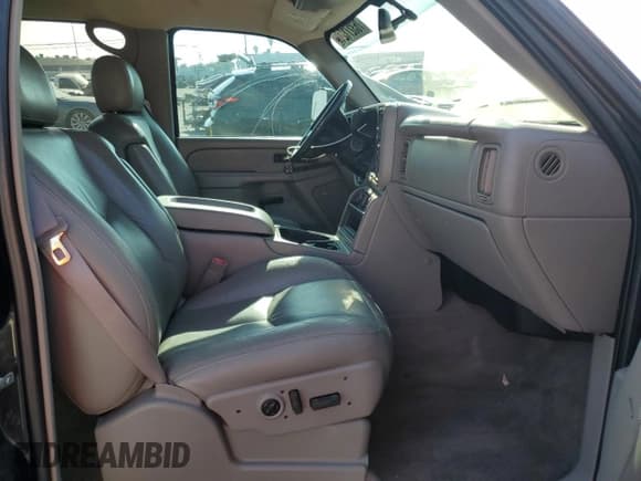 ✅ 2004 Chevrolet Silverado 2500HD LT • VIN: 1GCHC23U34F184471 • Lot: 76327124. Listed on Copart with 63,789 mi. Free auction sales archive from the USA and detailed vehicle history report at DreamBid. Image 7.