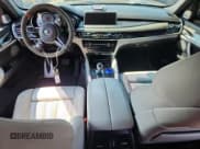 ✅ 2015 BMW X6 M • VIN: 5YMKW8C5XF0G93689 • Lot: 65748045. Wystawiony na Copart z przebiegiem 82 352 mil. Bezpłatny archiwum sprzedaży aukcyjnych z USA i szczegółowy raport historii pojazdu na DreamBid. Zdjęcie 8.