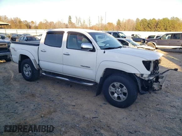 ✅ 2011 Toyota Tacoma • VIN: 3TMLU4EN6BM066565 • Lot: 92256505. Listed on Copart with 284,237 mi. Free auction sales archive from the USA and detailed vehicle history report at DreamBid. Image 4.