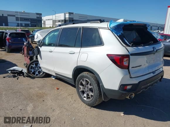 ✅ 2023 Honda Passport TrailSport • VIN: 5FNYF8H63PB017685 • Lot: 43421966. Listed on IAAI with 23,443 mi. Free auction sales archive from the USA and detailed vehicle history report at DreamBid. Image 3.