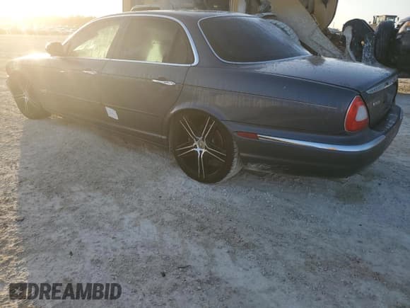 ✅ 2004 Jaguar XJ • VIN: SAJEA74C24SG09038 • Lot: 77015544. Wystawiony na Copart z przebiegiem Nie podano. Bezpłatny archiwum sprzedaży aukcyjnych z USA i szczegółowy raport historii pojazdu na DreamBid. Zdjęcie 2.