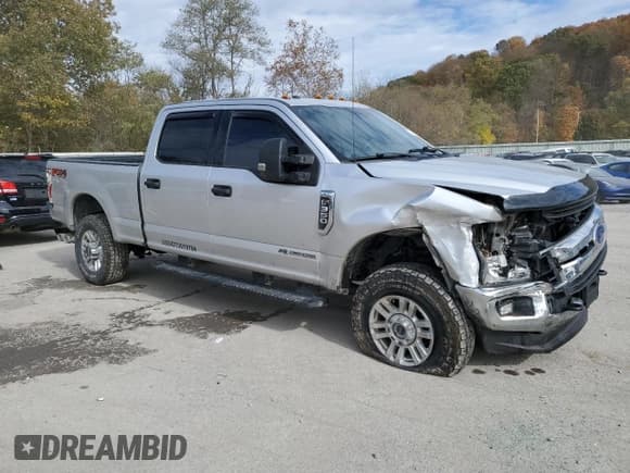 ✅ 2019 Ford F-350 XL • VIN: 1FT8W3BT7KEE09872 • Lot: 73310033. Wystawiony na Copart z przebiegiem 137 411 mil. Bezpłatny archiwum sprzedaży aukcyjnych z USA i szczegółowy raport historii pojazdu na DreamBid. Zdjęcie 4.