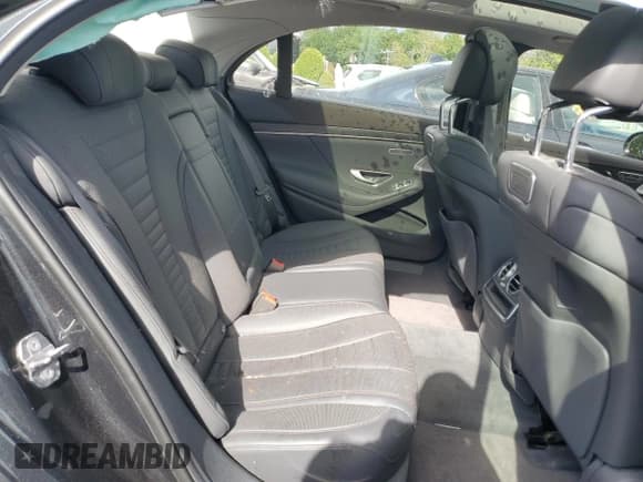 ✅ 2019 Mercedes-Benz S 560 • VIN: WDDUG8GB6KA457661 • Лот: 70806415. Опубликован ранее на Copart с пробегом Не указан. Бесплатный доступ к архиву аукционных продаж из США и подробный отчёт об истории автомобиля на DreamBid. Изображение 10.