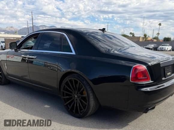 ✅ 2010 Rolls-Royce Ghost • VIN: SCA664S59AUX48840 • Lot: 89877205. Wystawiony na Copart z przebiegiem 90 066 mil. Bezpłatny archiwum sprzedaży aukcyjnych z USA i szczegółowy raport historii pojazdu na DreamBid. Zdjęcie 3.