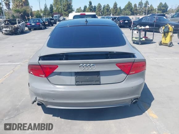 ✅ 2012 Audi A7 Prestige • VIN: WAUSGAFC6CN006028 • Lot: 43185386. Wystawiony na IAAI z przebiegiem 212 583 mil. Bezpłatny archiwum sprzedaży aukcyjnych z USA i szczegółowy raport historii pojazdu na DreamBid. Zdjęcie 16.