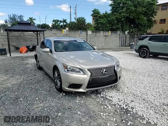 ✅ 2015 Lexus LS 460 • VIN: JTHBL5EF3F5138409 • Лот: 86808505. Опубликован ранее на Copart с пробегом 122 401 миль. Бесплатный доступ к архиву аукционных продаж из США и подробный отчёт об истории автомобиля на DreamBid. Изображение 13.