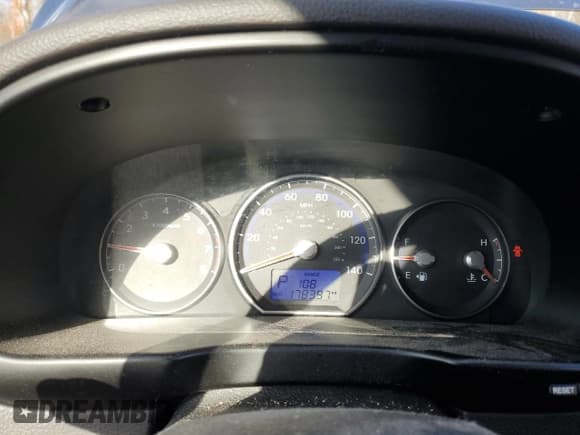 ✅ 2011 Hyundai Santa Fe GLS • VIN: 5XYZGDAB7BG014307 • Lot: 91380255. Listed on Copart with 178,397 mi. Free auction sales archive from the USA and detailed vehicle history report at DreamBid. Image 9.