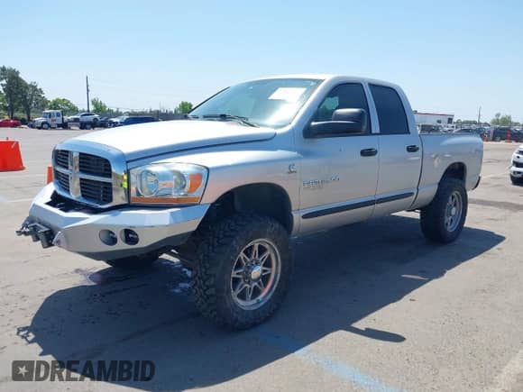 2006 Dodge 3500 SLT z VIN 3D7LX38C06G285382, wystawiony jako IAAI lot #42157287 z przebiegiem 158 742 mil mil oraz . Historia ofert i sprzedaży dostępna na DreamBid. Obrazek 2.