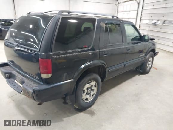 ✅ 2002 Chevrolet Blazer LS • VIN: 1GNDT13W92K134695 • Lot: 43140425. Wystawiony na IAAI z przebiegiem 225 423 mil. Bezpłatny archiwum sprzedaży aukcyjnych z USA i szczegółowy raport historii pojazdu na DreamBid. Zdjęcie 4.