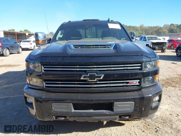 ✅ 2018 Chevrolet Silverado 2500HD LTZ • VIN: 1GC1KWEY5JF242796 • Lot: 43434125. Wystawiony na IAAI z przebiegiem 142 736 mil. Bezpłatny archiwum sprzedaży aukcyjnych z USA i szczegółowy raport historii pojazdu na DreamBid. Zdjęcie 12.