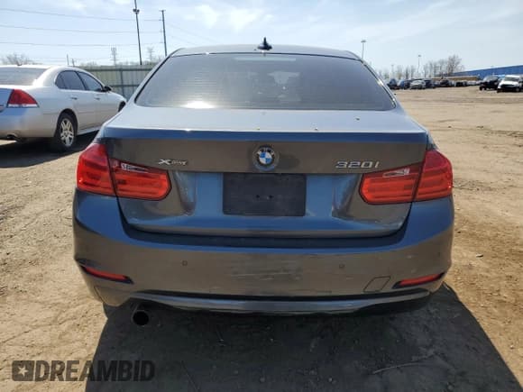 ✅ 2015 BMW 3 Series 320i xDrive • VIN: WBA3C3G51FNS75621 • Lot: 54325925. Wystawiony na Copart z przebiegiem 91 002 mil. Bezpłatny archiwum sprzedaży aukcyjnych z USA i szczegółowy raport historii pojazdu na DreamBid. Zdjęcie 6.