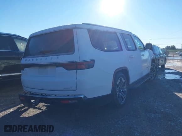 ✅ 2024 Jeep Wagoneer Series II • VIN: 1C4SJRBP6RS106670 • Лот: 41306086. Опубликован ранее на IAAI с пробегом 43 420 миль. Бесплатный доступ к архиву аукционных продаж из США и подробный отчёт об истории автомобиля на DreamBid. Изображение 4.