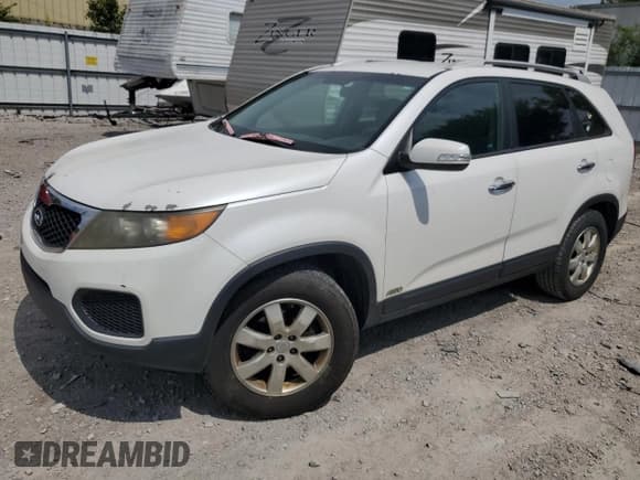 ✅ 2011 Kia Sorento LX • VIN: 5XYKTDA27BG169971 • Лот: 67427525. Опубликован ранее на Copart с пробегом 292 248 миль. Бесплатный доступ к архиву аукционных продаж из США и подробный отчёт об истории автомобиля на DreamBid. Изображение 1.