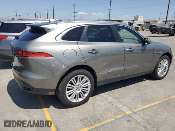 ✅ 2019 Jaguar F-Pace 30t Portfolio • VIN: SADCN2GX0KA616456 • Lot: 70954465. Wystawiony na Copart z przebiegiem 56 969 mil. Bezpłatny archiwum sprzedaży aukcyjnych z USA i szczegółowy raport historii pojazdu na DreamBid. Zdjęcie 3.
