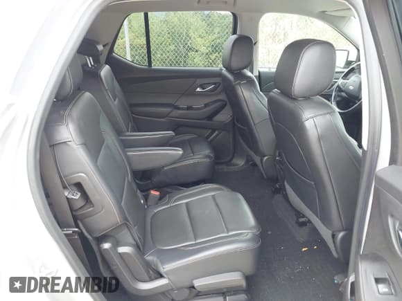 ✅ 2018 Chevrolet Traverse RS • VIN: 1GNERJKXXJJ163575 • Lot: 42869349. Wystawiony na IAAI z przebiegiem 103 158 mil. Bezpłatny archiwum sprzedaży aukcyjnych z USA i szczegółowy raport historii pojazdu na DreamBid. Zdjęcie 8.