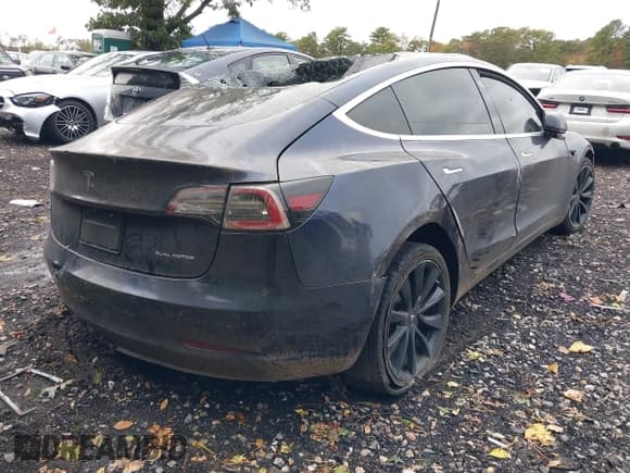 ✅ 2020 Tesla Model 3 Long Range • VIN: 5YJ3E1EB5LF791470 • Lot: 43437339. Wystawiony na IAAI z przebiegiem 76 808 mil. Bezpłatny archiwum sprzedaży aukcyjnych z USA i szczegółowy raport historii pojazdu na DreamBid. Zdjęcie 4.