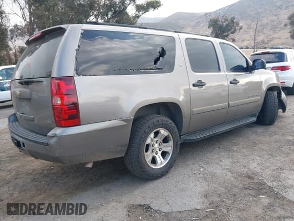 ✅ 2007 Chevrolet Suburban LT • VIN: 3GNFC16007G191138 • Lot: 41425886. Listed on IAAI with 150,250 mi. Free auction sales archive from the USA and detailed vehicle history report at DreamBid. Image 4.