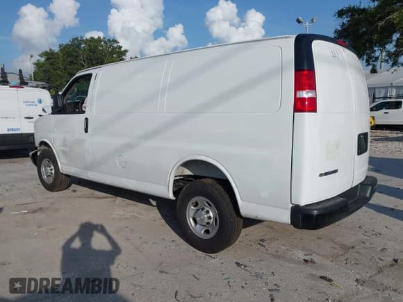 ✅ 2025 Chevrolet Express Cargo • VIN: 1GCWGAFP1S1134612 • Lot: 42799018. Wystawiony na IAAI z przebiegiem Nie podano. Bezpłatny archiwum sprzedaży aukcyjnych z USA i szczegółowy raport historii pojazdu na DreamBid. Zdjęcie 3.
