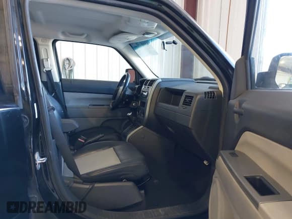 ✅ 2007 Jeep Patriot Sport • VIN: 1J8FF28W37D393954 • Lot: 43904536. Listed on IAAI with 217,866 mi. Free auction sales archive from the USA and detailed vehicle history report at DreamBid. Image 5.
