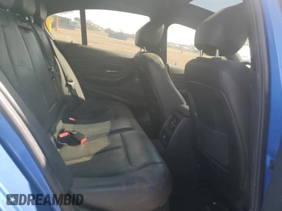 ✅ 2015 BMW 3 Series 335i • VIN: WBA3A9G5XFNS66845 • Lot: 57182255. Wystawiony na Copart z przebiegiem 101 247 mil. Bezpłatny archiwum sprzedaży aukcyjnych z USA i szczegółowy raport historii pojazdu na DreamBid. Zdjęcie 10.