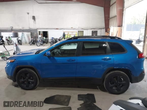 ✅ 2018 Jeep Cherokee Limited • VIN: 1C4PJMDX1JD562574 • Лот: 43318282. Опубликован ранее на IAAI с пробегом 136 440 миль. Бесплатный доступ к архиву аукционных продаж из США и подробный отчёт об истории автомобиля на DreamBid. Изображение 15.