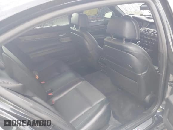 ✅ 2014 BMW 7 Series ALPINA B7 • VIN: WBAYE8C5XED135784 • Lot: 43039631. Wystawiony na IAAI z przebiegiem 103 428 mil. Bezpłatny archiwum sprzedaży aukcyjnych z USA i szczegółowy raport historii pojazdu na DreamBid. Zdjęcie 8.