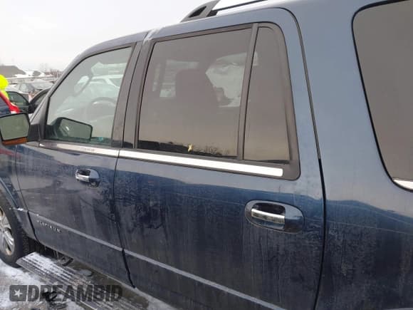 ✅ 2015 Ford Expedition Max Platinum • VIN: 1FMJK1MT3FEF26302 • Lot: 41286061. Wystawiony na IAAI z przebiegiem 147 659 mil. Bezpłatny archiwum sprzedaży aukcyjnych z USA i szczegółowy raport historii pojazdu na DreamBid. Zdjęcie 14.