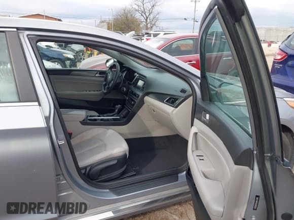 ✅ 2016 Hyundai Sonata Sport • VIN: 5NPE34AF4GH389259 • Лот: 43629376. Опубликован ранее на IAAI с пробегом 126 774 миль. Бесплатный доступ к архиву аукционных продаж из США и подробный отчёт об истории автомобиля на DreamBid. Изображение 5.