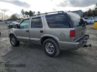 2001 Chevrolet Blazer LT z VIN 1GNDT13W512150486, wystawiony jako Copart lot #84220044 z przebiegiem 152 657 mil mil oraz Czysty tytuł • Clean title. Historia ofert i sprzedaży dostępna na DreamBid. Obrazek 2.