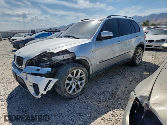✅ 2011 BMW X5 35i • VIN: 5UXZV4C54BL412820 • Лот: 80587355. Опубликован ранее на Copart с пробегом 142 606 миль. Бесплатный доступ к архиву аукционных продаж из США и подробный отчёт об истории автомобиля на DreamBid. Изображение 1.