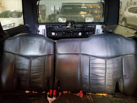 1996 Chevrolet Blazer z VIN 1GNDT13W7T2212358, wystawiony jako Copart lot #88707475 z przebiegiem 255 282 mil mil oraz Szkoda całkowita • Salvage title. Historia ofert i sprzedaży dostępna na DreamBid. Obrazek 10.