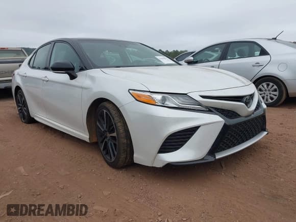 ✅ 2020 Toyota Camry XSE • VIN: 4T1K61AK5LU369829 • Lot: 43644897. Wystawiony na IAAI z przebiegiem 128 091 mil. Bezpłatny archiwum sprzedaży aukcyjnych z USA i szczegółowy raport historii pojazdu na DreamBid. Zdjęcie 1.