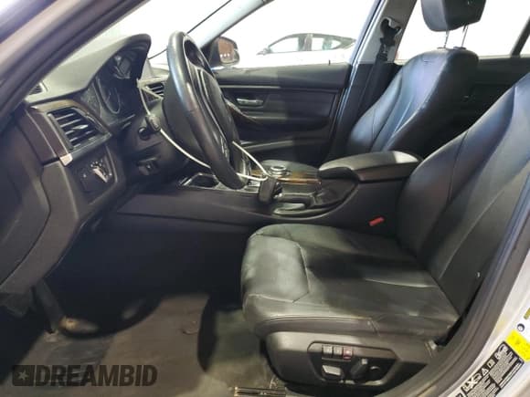 ✅ 2015 BMW 3 Series 328i xDrive • VIN: WBA3B5G50FNS13271 • Lot: 55094345. Wystawiony na Copart z przebiegiem 96 295 mil. Bezpłatny archiwum sprzedaży aukcyjnych z USA i szczegółowy raport historii pojazdu na DreamBid. Zdjęcie 7.